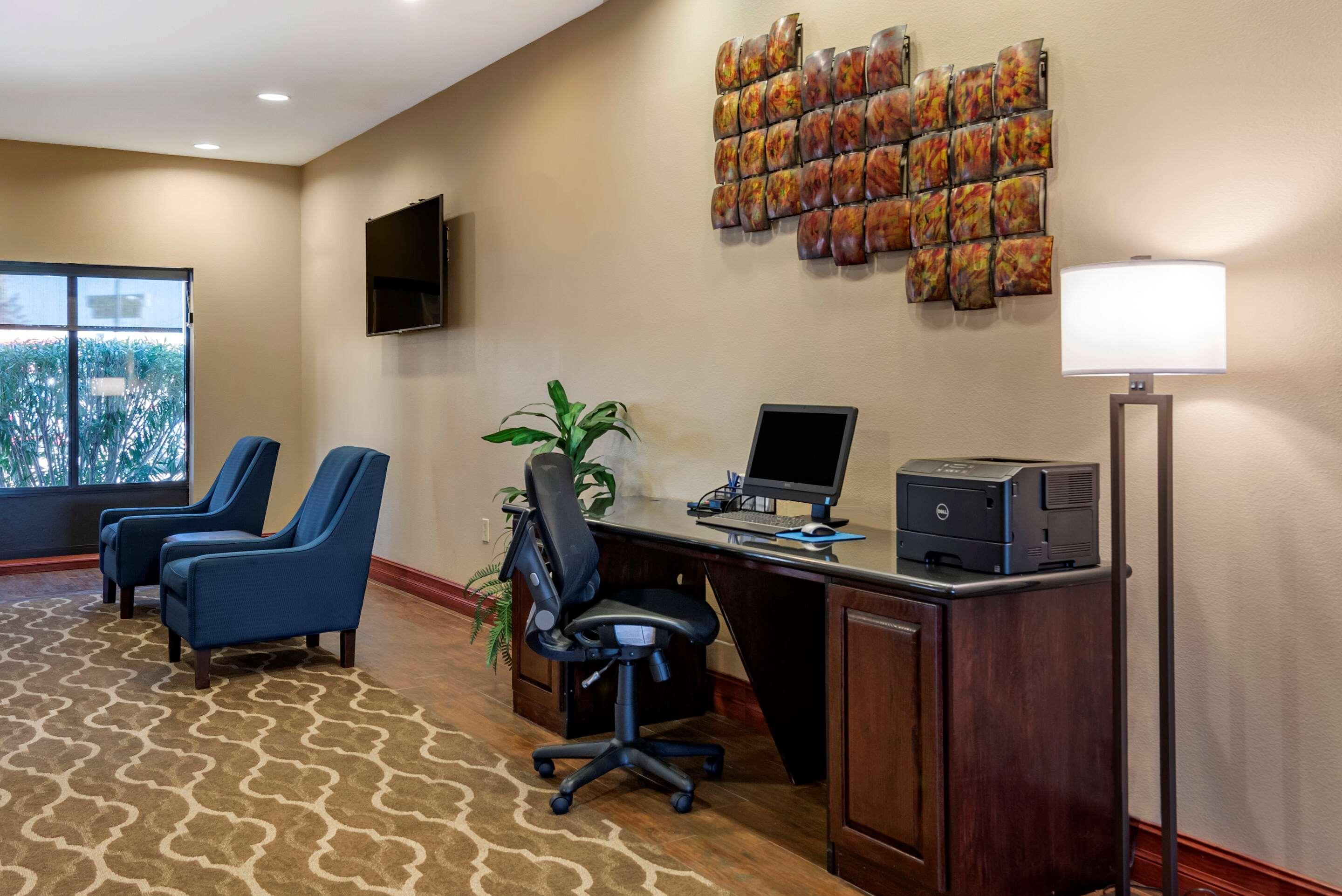 Comfort Airport South 3*
